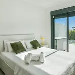 Garden With Spa, Outdoor Pool & Parking 아파트 라칼라데미야스
