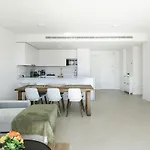 아파트 Garden With Spa, Outdoor Pool & Parking 라칼라데미야스