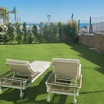 Garden With Spa, Outdoor Pool & Parking 아파트