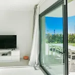 Garden With Spa, Outdoor Pool & Parking 라칼라데미야스
