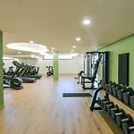Garden With Spa, Outdoor Pool & Parking 라칼라데미야스