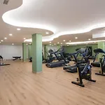 Garden With Spa, Outdoor Pool & Parking 아파트