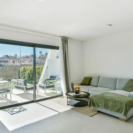 Garden With Spa, Outdoor Pool & Parking